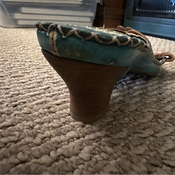 Spring Step Multicolor Floral Sandals - Picture 8 of 9